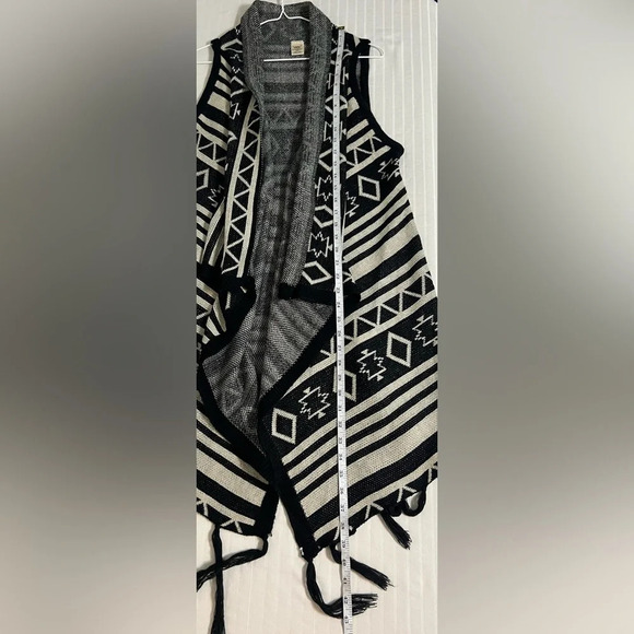 Lildy Aztec Printed Fringed Hem Sweater Vest Cardigan Black Beige L-XL - Picture 9 of 10